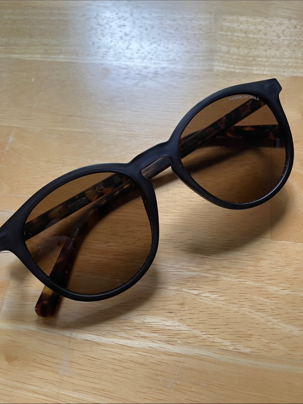 Kenneth Cole Black and tortoise Frame Sunglasses with Brown Lenses